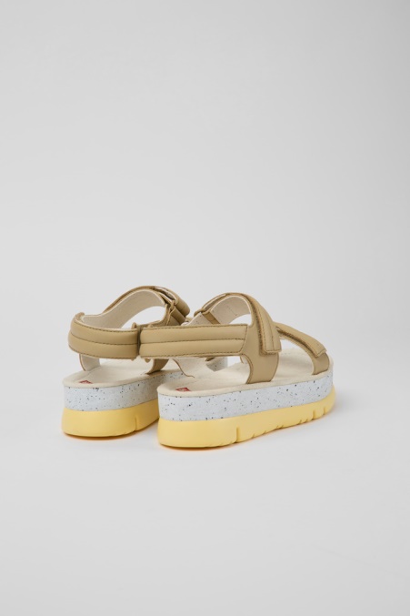 Design Oruga Up Beige Ledersandalen Für Damen Camper De
