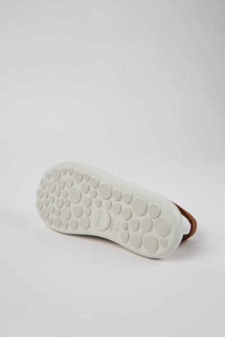 Exklusive Camper De Pelotas Flota Braune Und Weiße Ledersandalen Für Damen