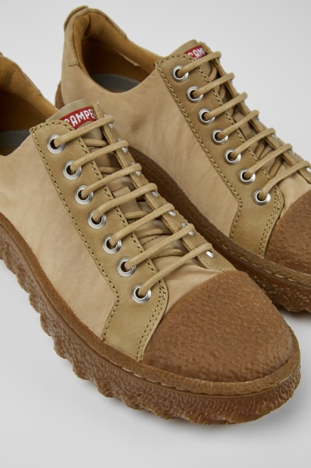 Exklusive Camper De Ground Michelinbeige Textil- Und Lederschuhe Für Damen