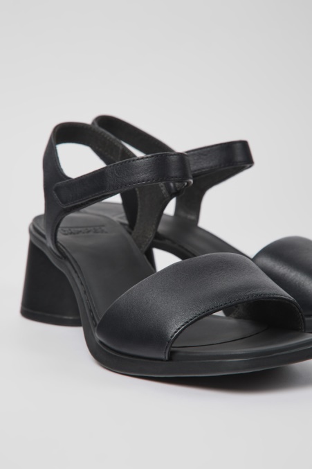 Exklusive Camper De Kiara Schwarze Ledersandalen Für Damen