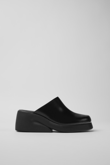 Design Kaah Schwarze Lederclogs Camper De