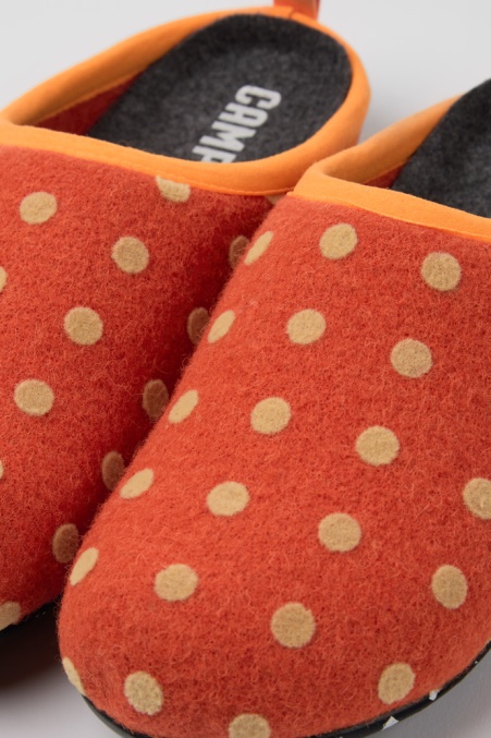 Design Wabi Orange-braune Wollhausschuhe Camper De