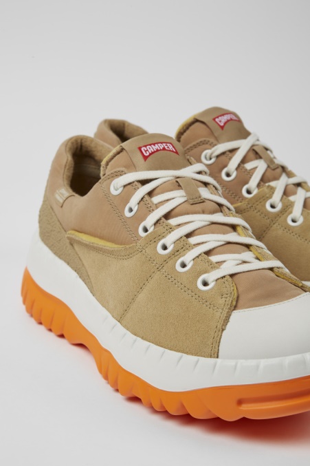 Neu Eingetroffene Herrenschuhe Von Camper De Teix Aus Recyceltem Textil Und Nubukleder In Beige