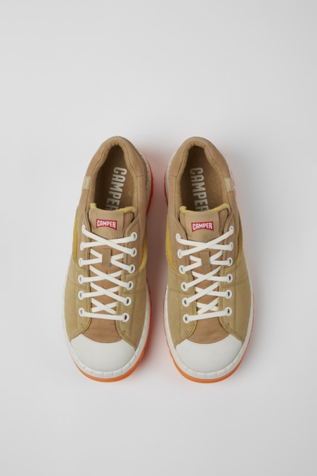 Neu Eingetroffene Herrenschuhe Von Camper De Teix Aus Recyceltem Textil Und Nubukleder In Beige
