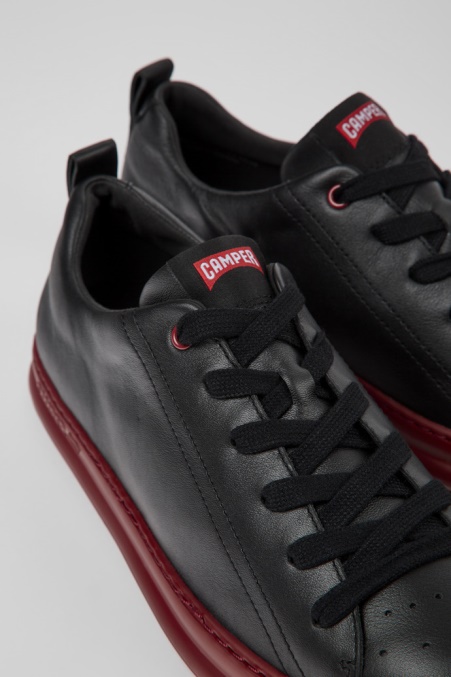 Exklusive Camper De Runner Schwarze Ledersneaker Für Herren