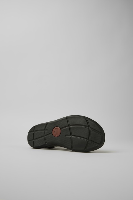 Passende Schwarze Und Weiße Sandalen Aus Recyceltem Haustier Für Herren Exklusiv Von Camper De