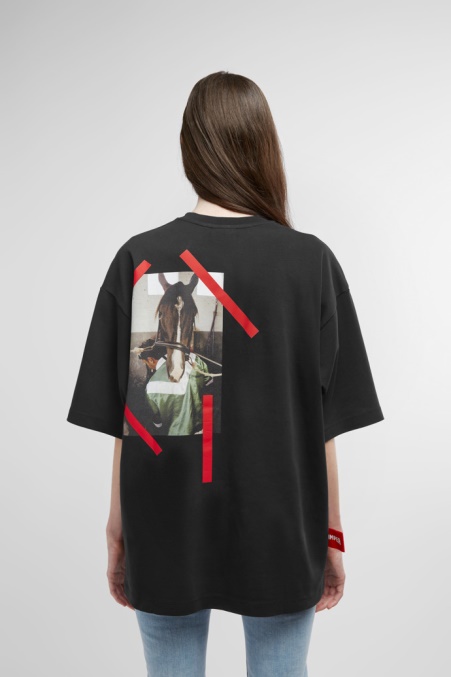 Exklusives Camper De T-shirt Schwarzes T-shirt Mit Pferdeprint Auf Der Rückseite