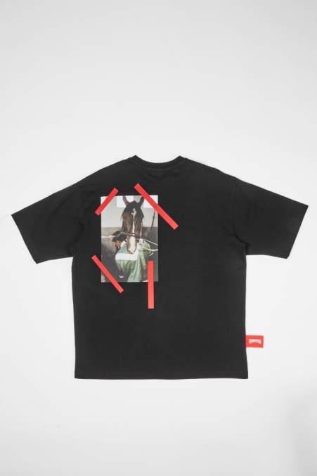 Exklusives Camper De T-shirt Schwarzes T-shirt Mit Pferdeprint Auf Der Rückseite