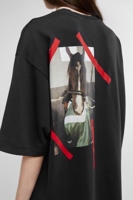 Exklusives Camper De T-shirt Schwarzes T-shirt Mit Pferdeprint Auf Der Rückseite