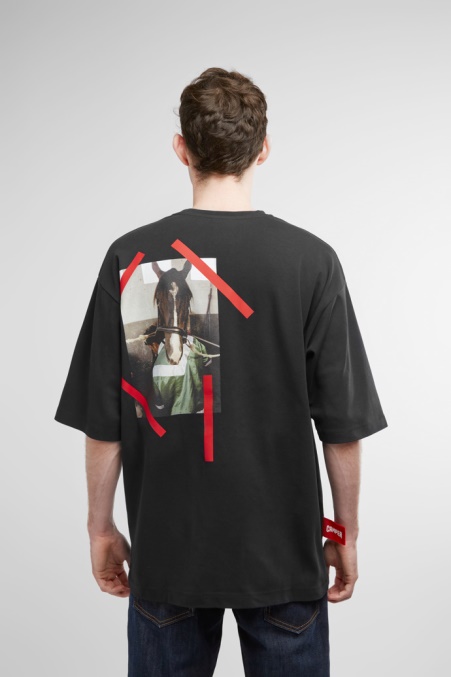Exklusives Camper De T-shirt Schwarzes T-shirt Mit Pferdeprint Auf Der Rückseite