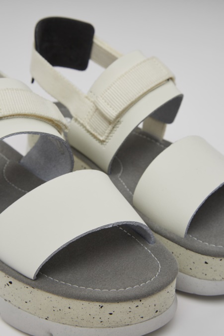 Oruga Up Weiße Und Schwarze Ledersandalen Für Damen Exklusiv Camper De