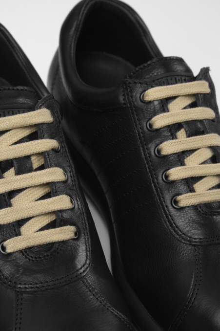 Pelotas Ikonischer Schwarzer Schuh Für Damen Exklusiv Camper De