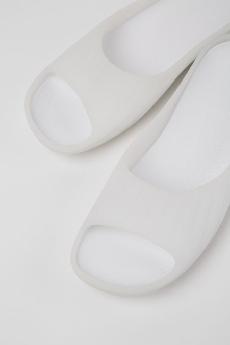 Design Wabi Weiß Monomaterial Sandale Damen Camper De