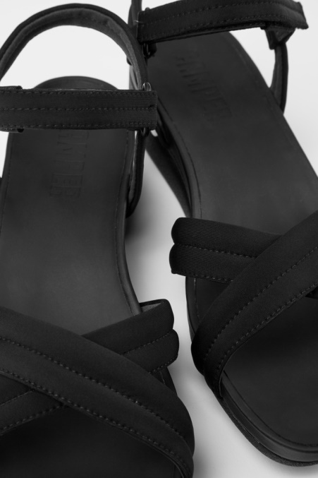 Camper De Design Minikaah Schwarze Sandalen Aus Recyceltem Haustier Und Nylon Für Damen