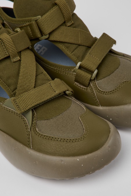 Peu Halboffene Sneaker In Stadiongrün Für Herren Exklusiv Von Camper De