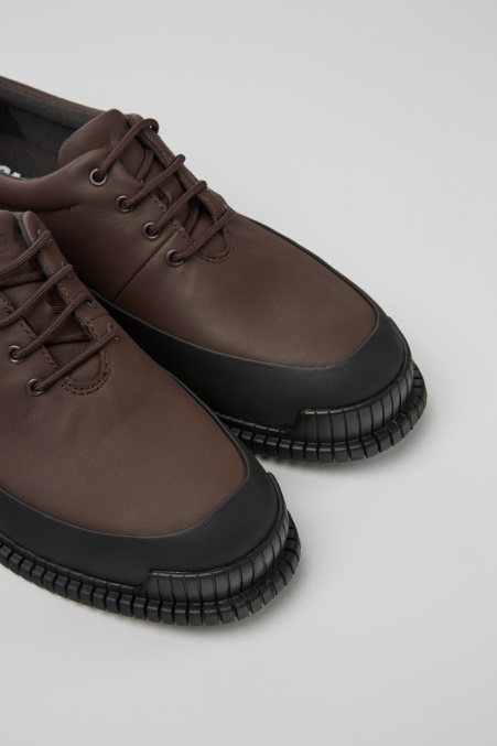 Exklusive Camper De Pix Schnürschuhe Aus Braunem Und Schwarzem Leder Für Damen