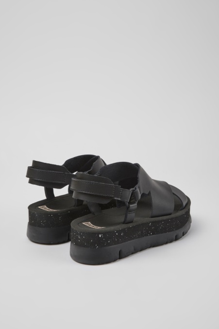 Design Oruga Up Schwarze Ledersandalen Für Damen Camper De